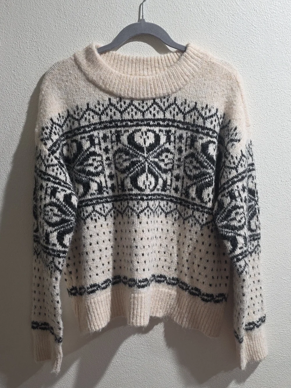 NWT Universal Threads Soft Fuzzy Alpine Sweater